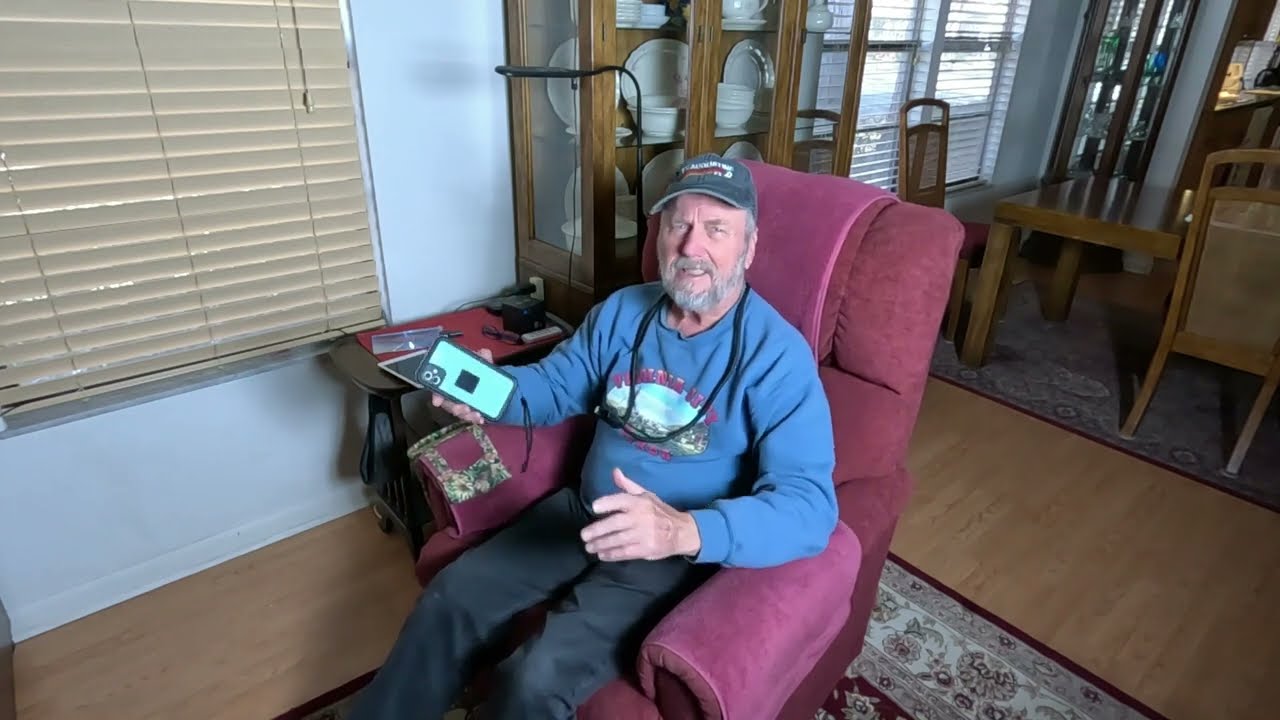 Magnifying Glass neck holder can hold Devices