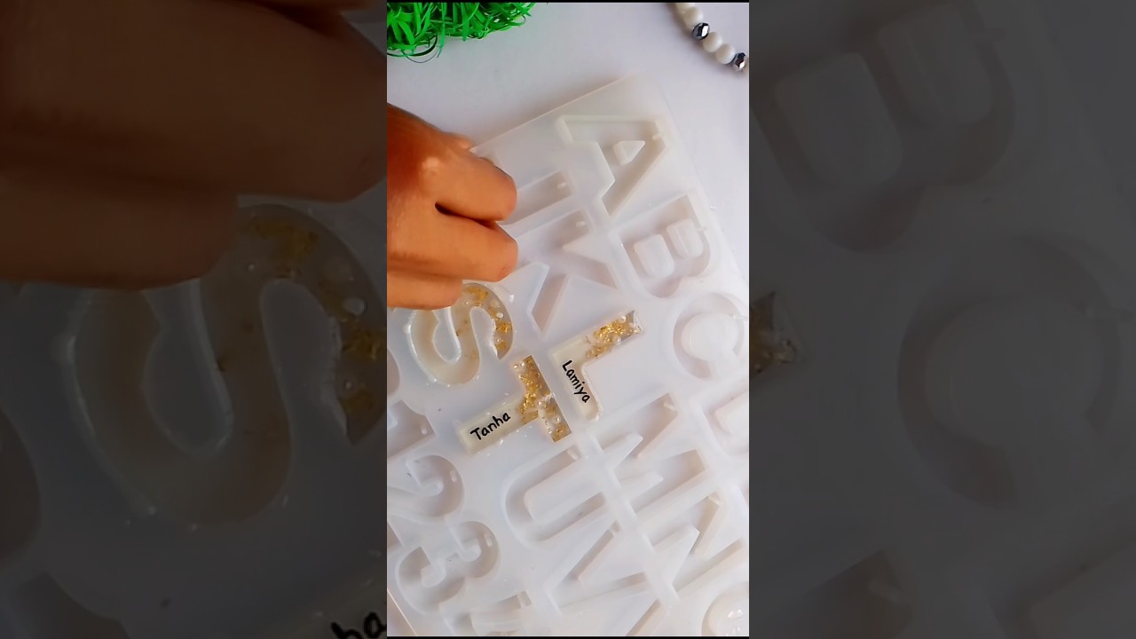 Resin Keychain ✨🌿 #foryou #shorts #diy #viral #art #diykeychain #resin #resinart #resincrafts #gift