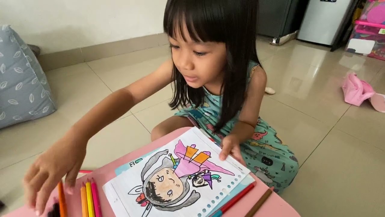 indira menggambar dan mewarnai