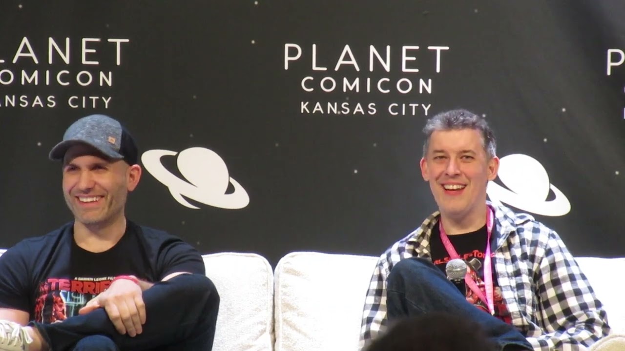 Панель фильмов ужасов с Дэвидом Говардом Торнтоном и Дэмиеном Леоне на Planet Comicon 2023 в Канз...