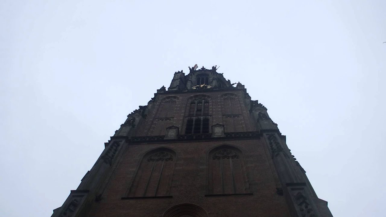 De Amersfoortse klokken luiden na de een minuut stilte op 16-11-2015