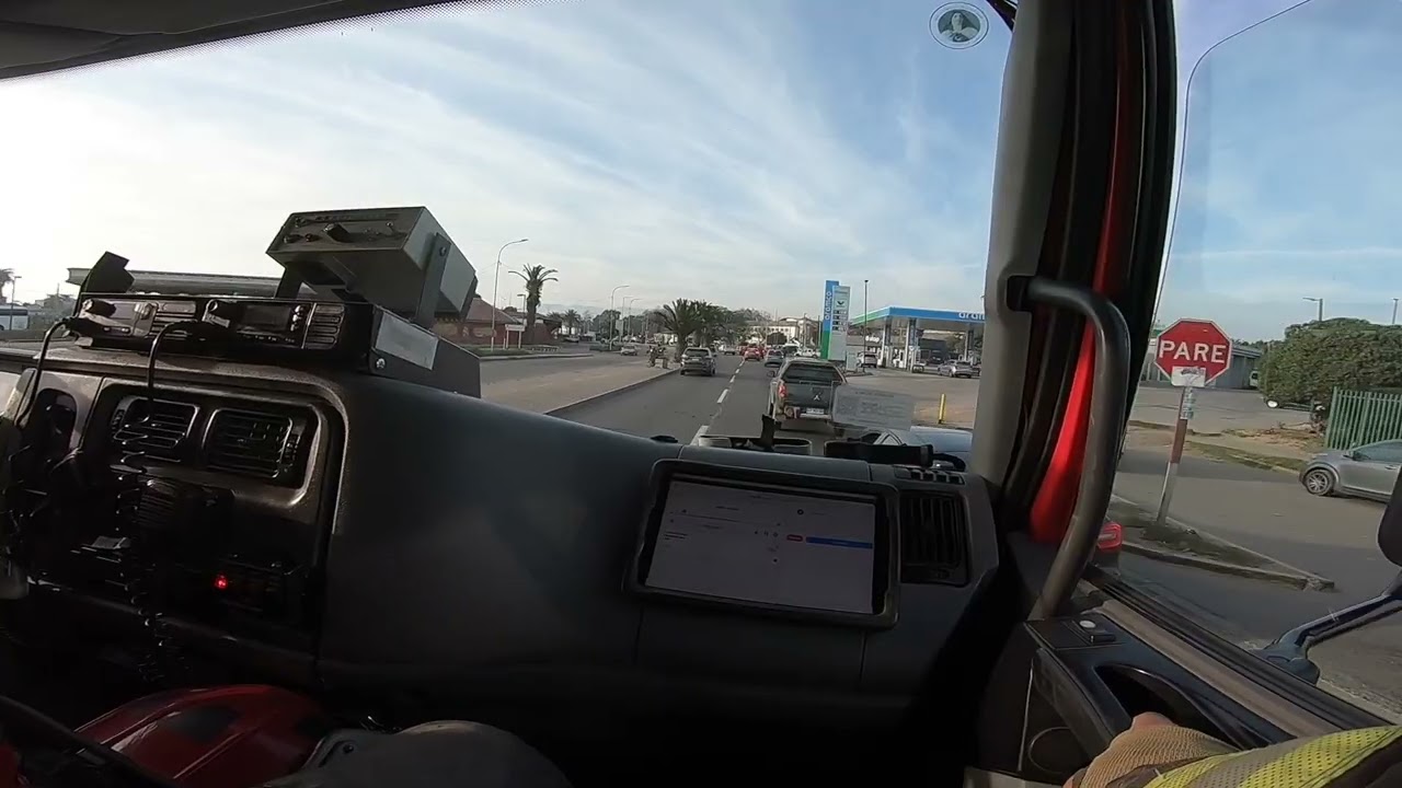 RB5 en dirección a 10-0-2 en Oscar Quiroz Morgado y Av. Islon (OBAC POV)