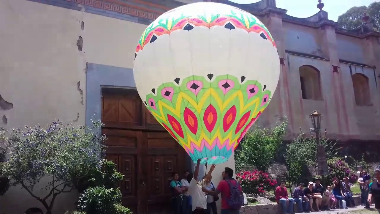 Preparacion de Globo de Cantoya en el Molino de las Flores Texcoco