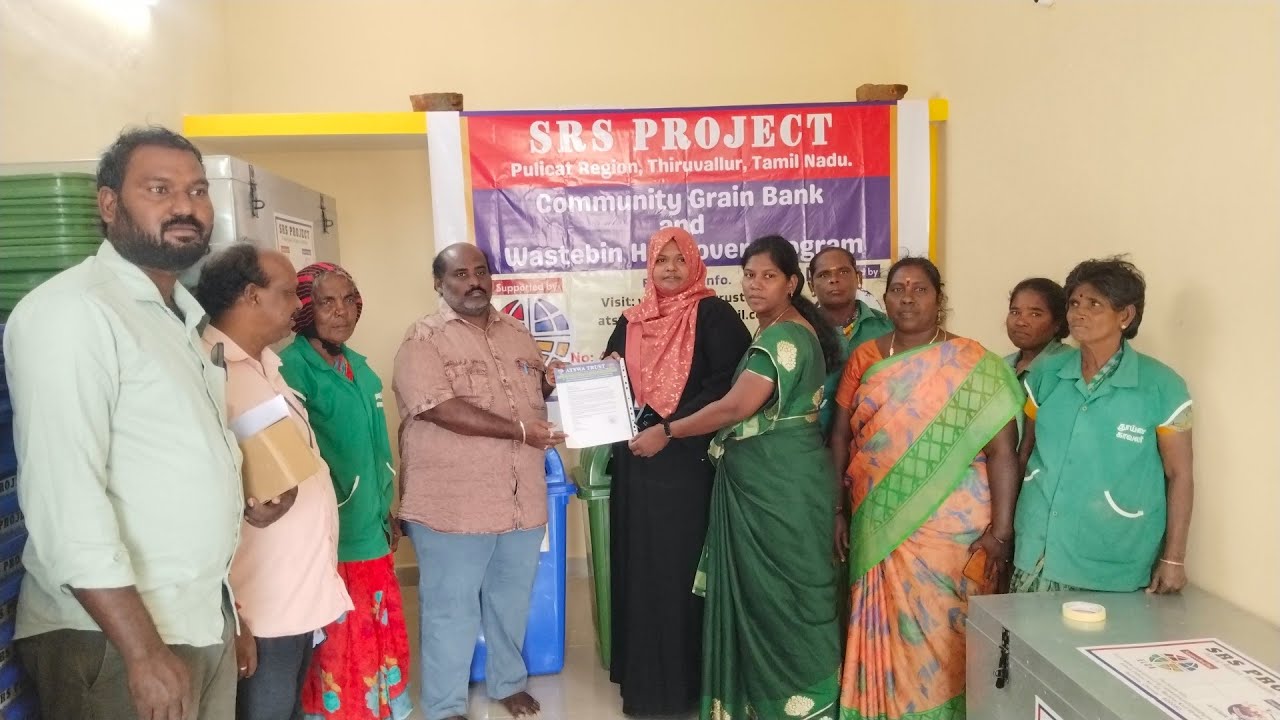 ஊராட்சிகளுக்கு 48 குப்பைத் தொட்டிகள் வழங்கிய அட்ஸ்வா நிறுவனம் தூய்மை பணியாளர்கள் பாராட்டு 