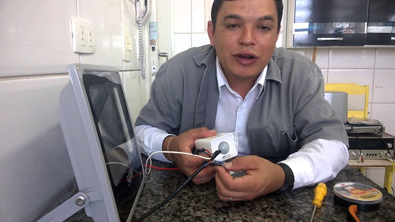 Como instalar um refletor de led 50w 127v com sensor de presença