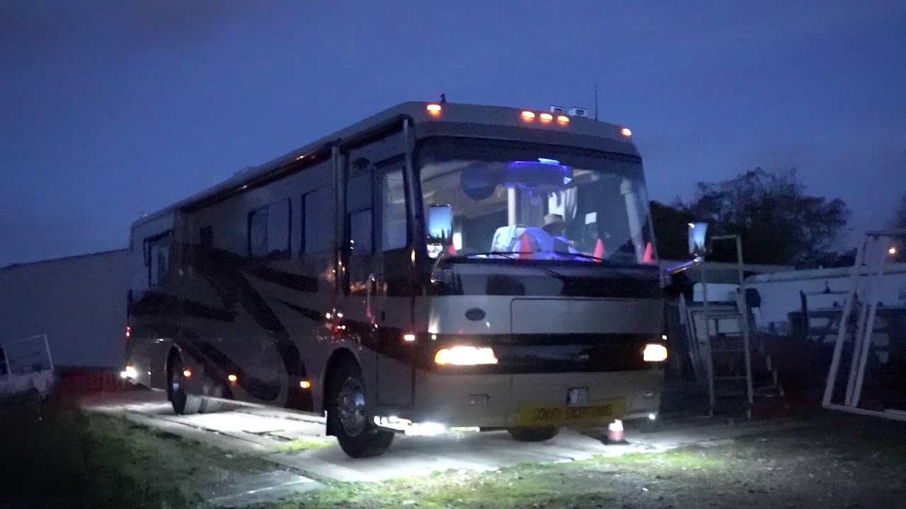 Camping car MONACO WINDSOR  Roadmaster , Night light  Johnny BYLS , THEATER VARIETE MAGIC  CIRCUS