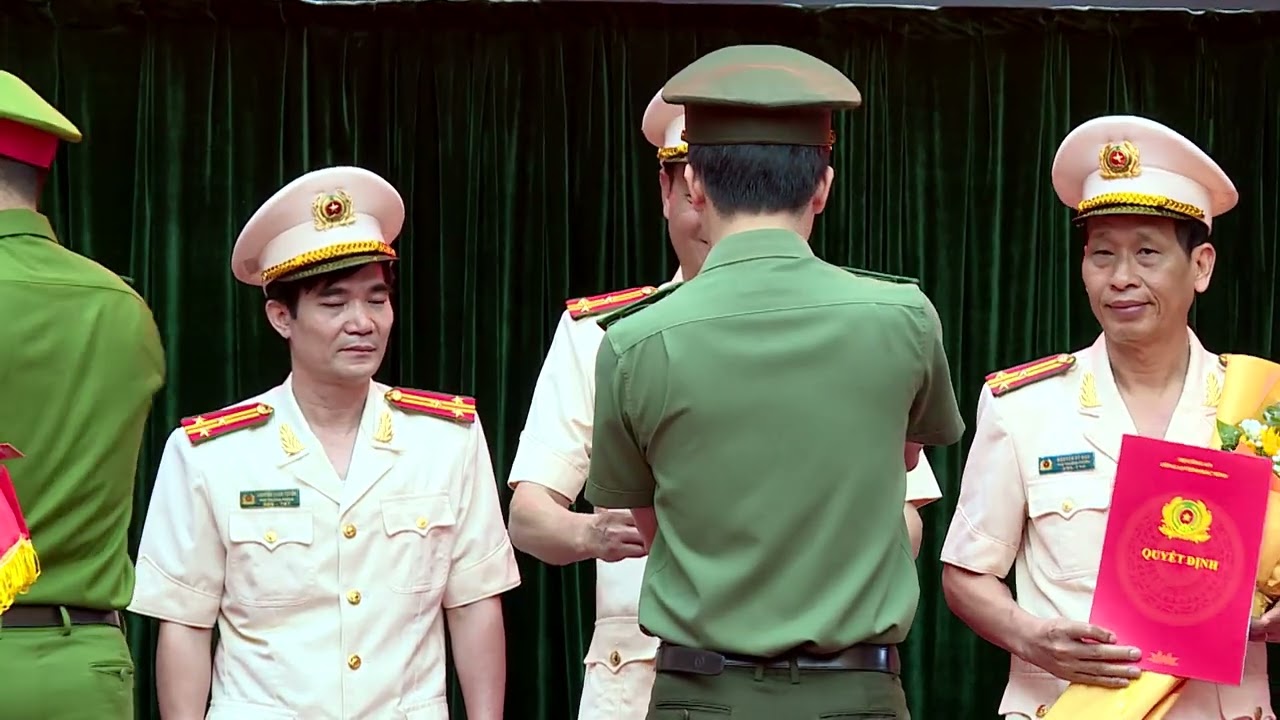 Lễ công bố và trao quyết định của Bộ trưởng Bộ Công an và Giám đốc Công an tỉnh về công tác cán bộ