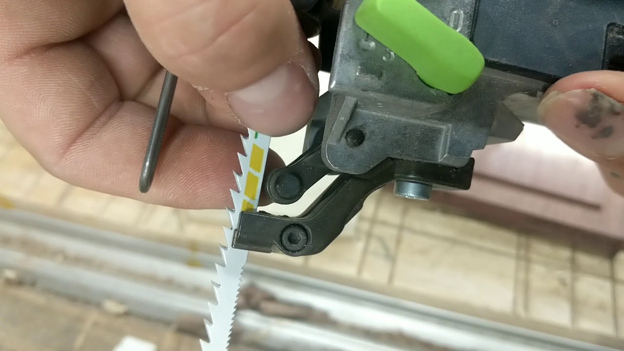Adjusting the festool carvex for perfect cuts.