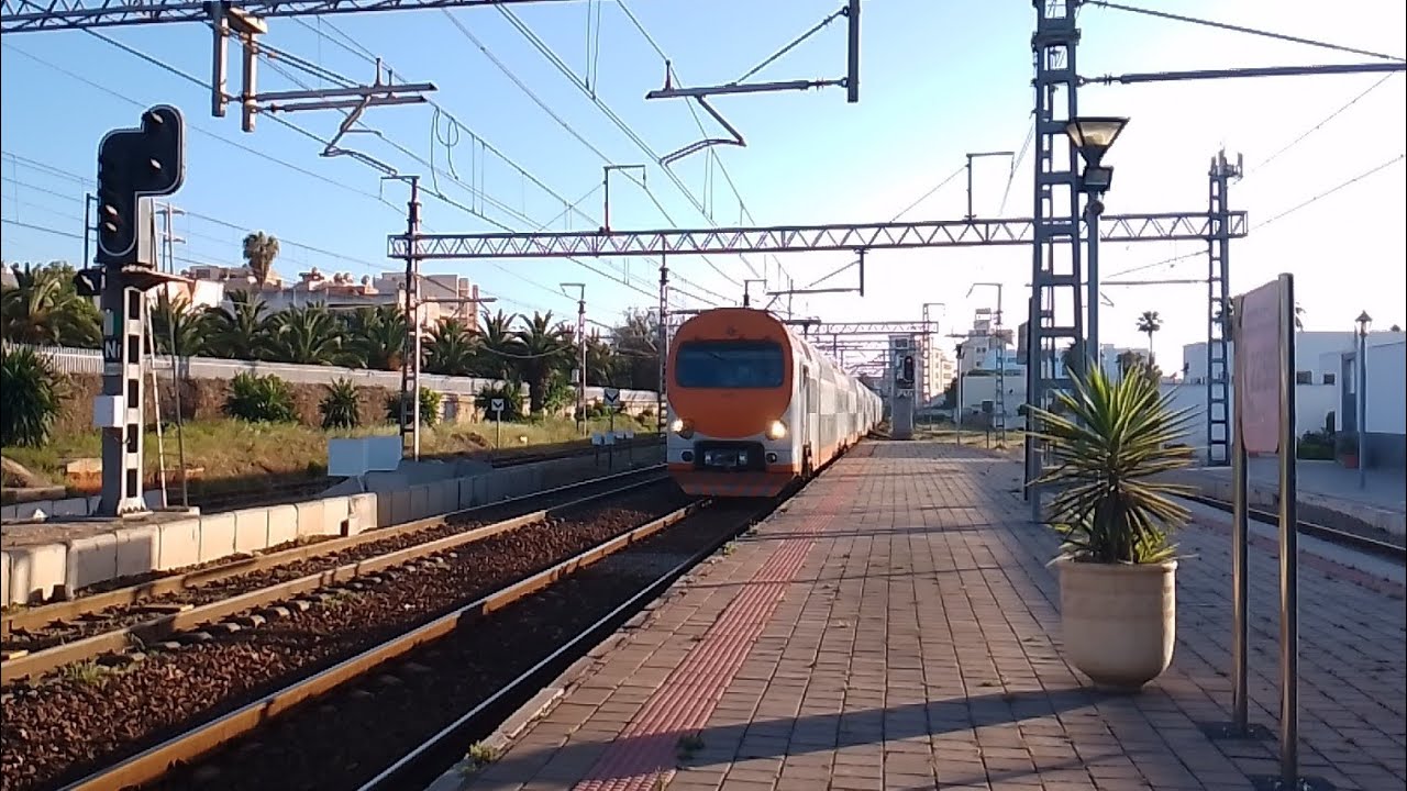 Croisement entre TGV N°2045 et TNR N°49 à Mohammédia