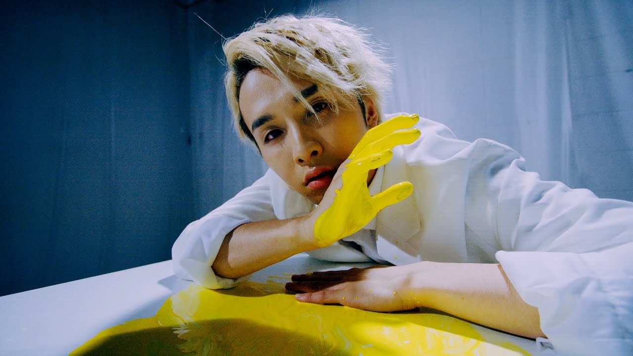 Amber’s 『アブノーマル』 Music Video