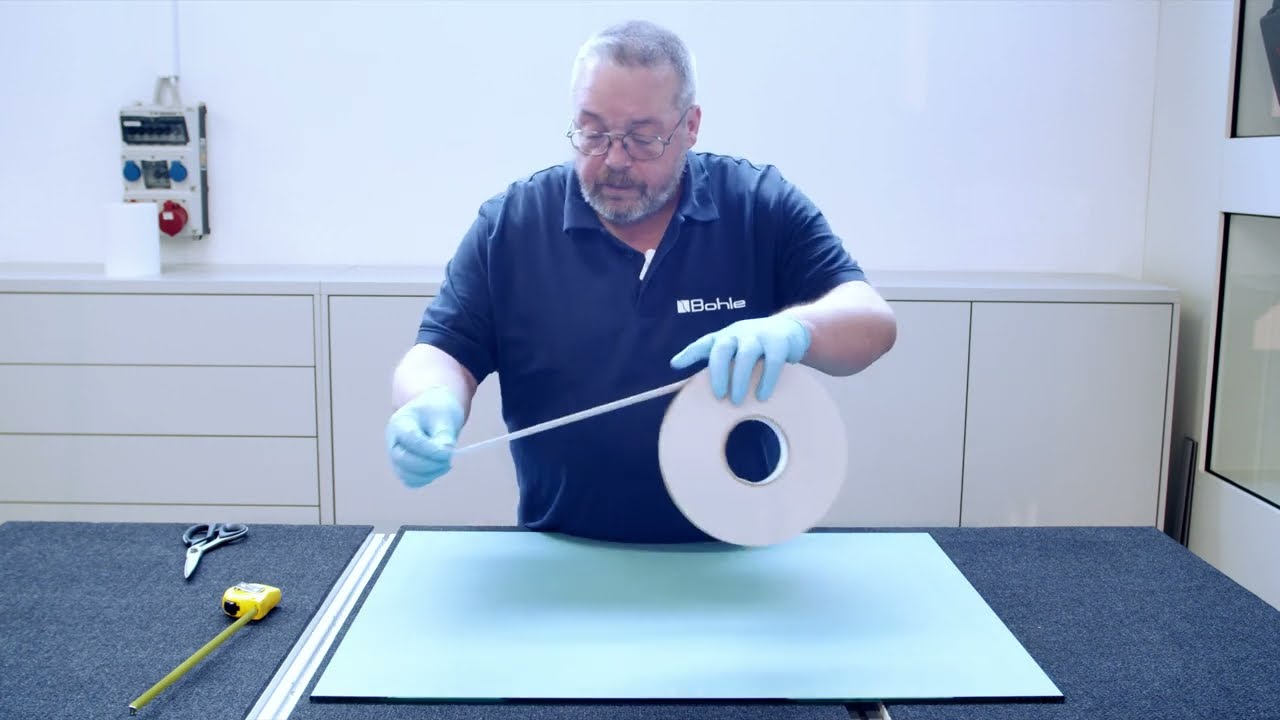 Spiegelmontage mit Spiegelklebeband Xtramount®