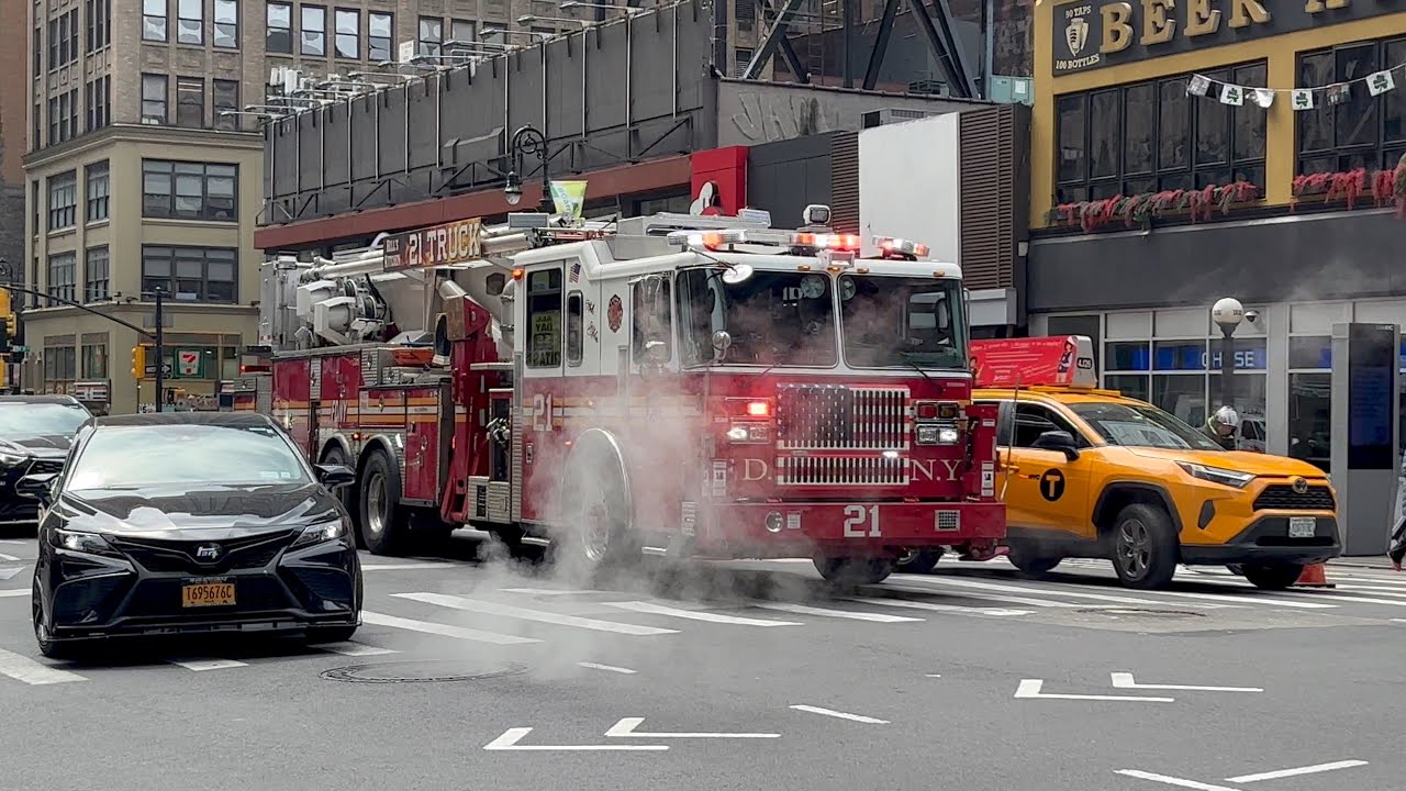 [MASSIVE AIRHORN] FDNY Truck 21 responding to a medical call!