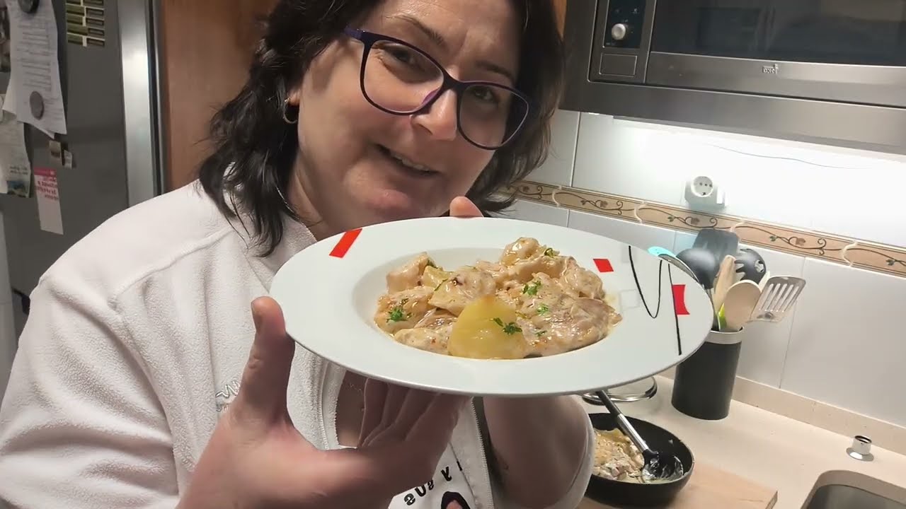 Pollo en salsa de queso,FELIZ DIA GENTE 🇷🇴🇪🇸