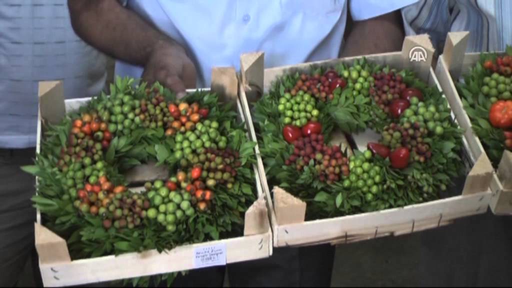 Anadolu Ajansı - Süs biberinden çelenk
