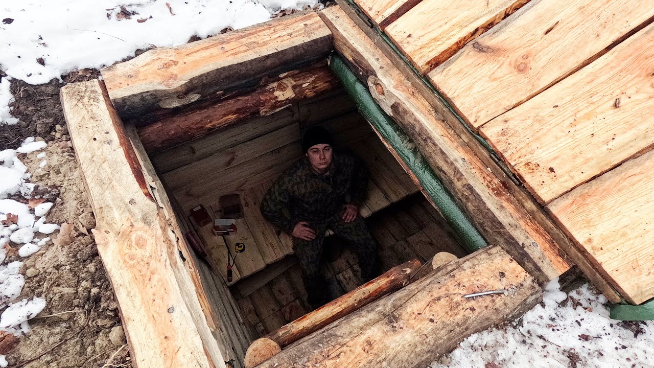 Building an underground bunker for the winter, bushcraft skills