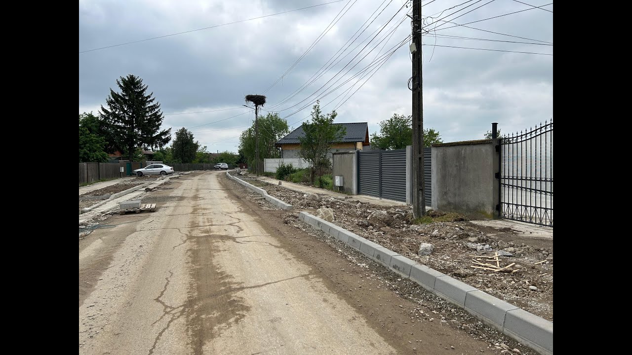 Apa nu curge la deal - localnicii din Berceni spun că lucrările de asfaltare se fac în bătaie de joc