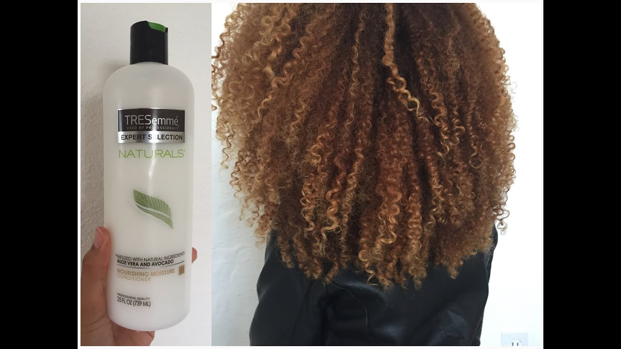 Definir los rizos con Acondicionador Tresemmé naturals aloe vera y aguacate