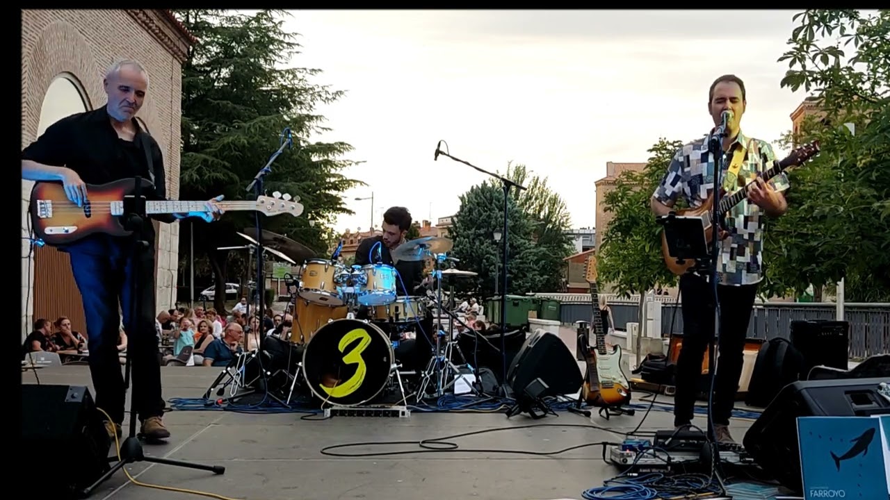 Punto, Pelota | Farroyo Trio