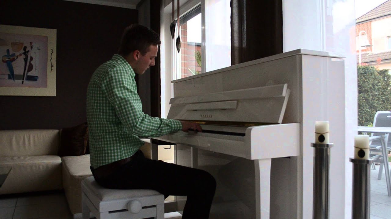 The Beatles - Yesterday ( Thomas Koloczek )