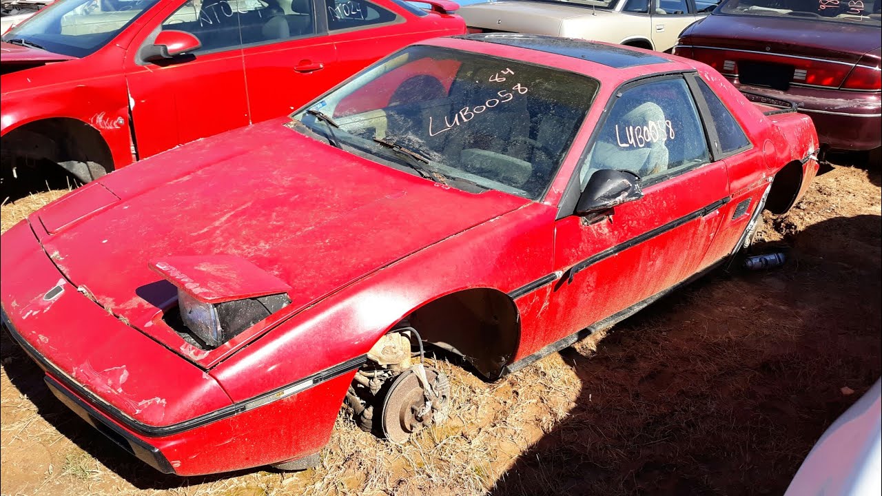 Junkyard Finds a Pontiac Fiero With A 4-Speed Manual!!