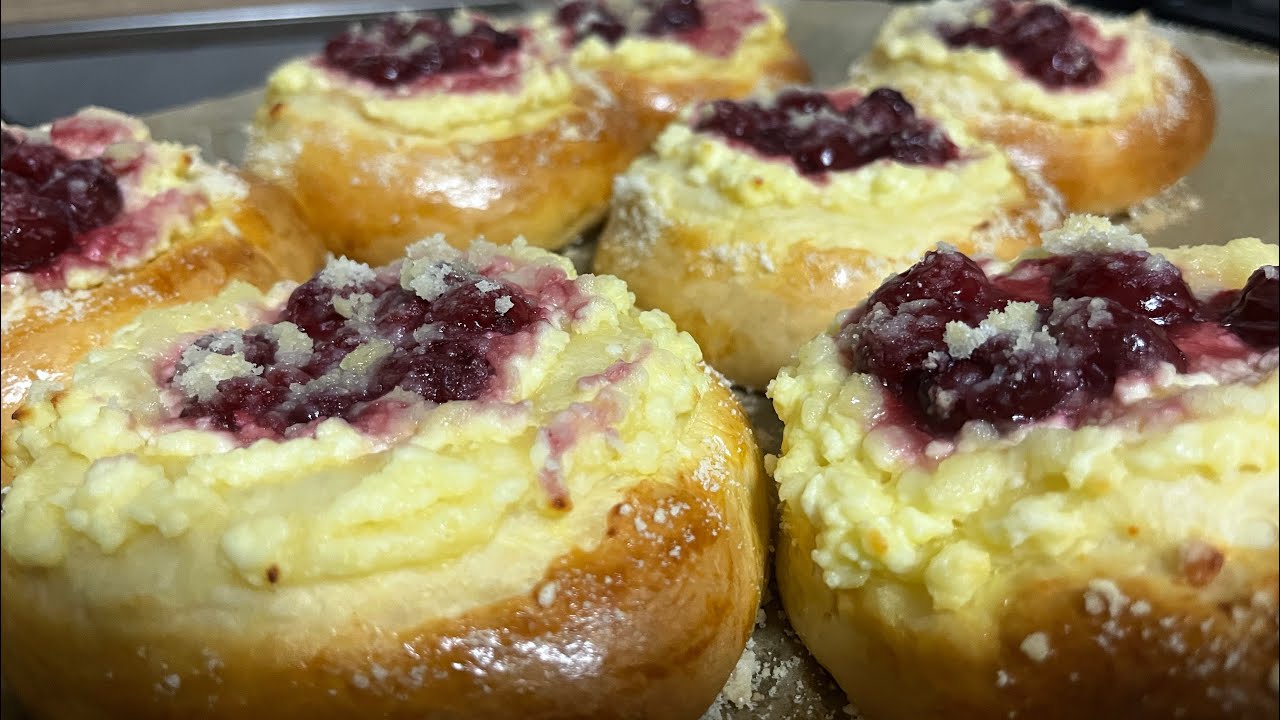 Ароматные ватрушки с творогом и вишней . Очень 