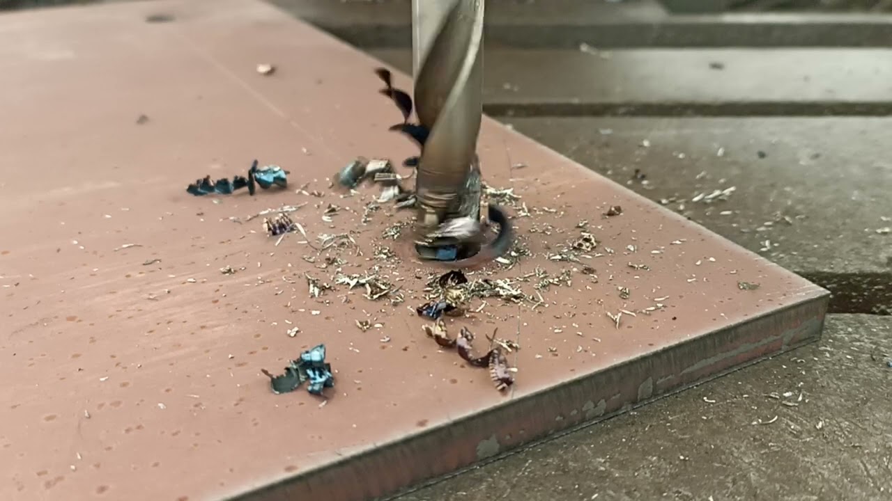 hardox 500 (10mm)wiercenie fi 13 (wiertło przwierciło 50 otworów)...