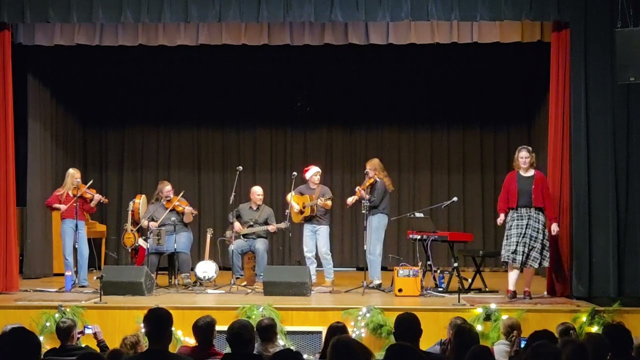 Dance Medley: It Came Upon a Midnight Clear / I saw Three Ships / Frost is All Over / The Kesh