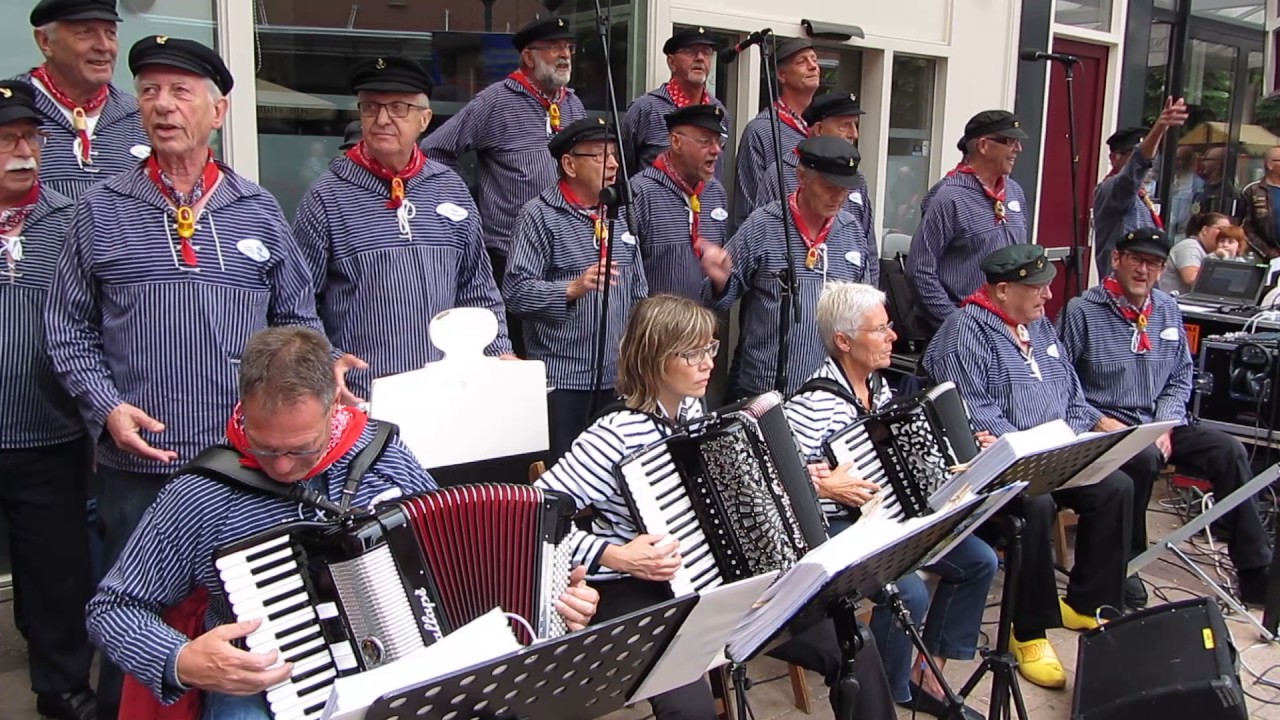 Kleine cafe aan de haven - Arkels Visserskoor