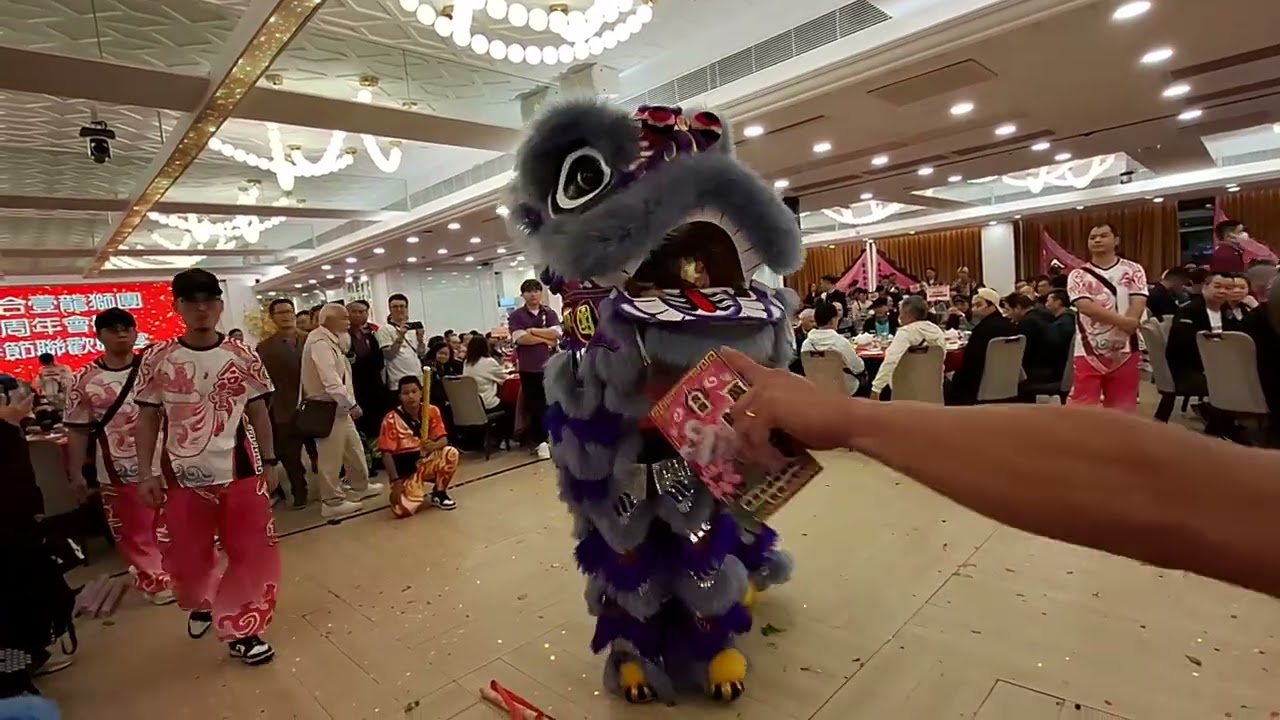 香港合壹龍獅團 十周年會慶 暨春節聯歡晚宴-香港老氏群英堂龍獅團醒獅到賀