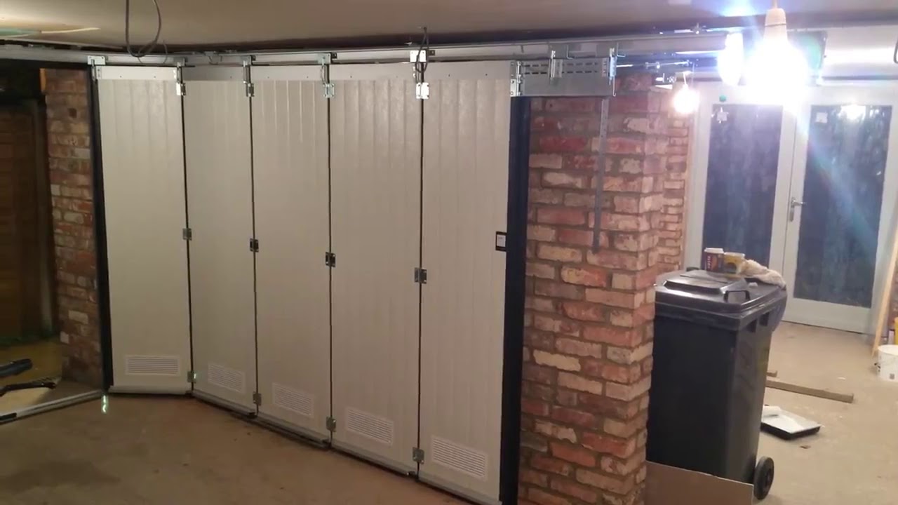 Usa sectional-laterala (pentru garaje cu grinda mica)