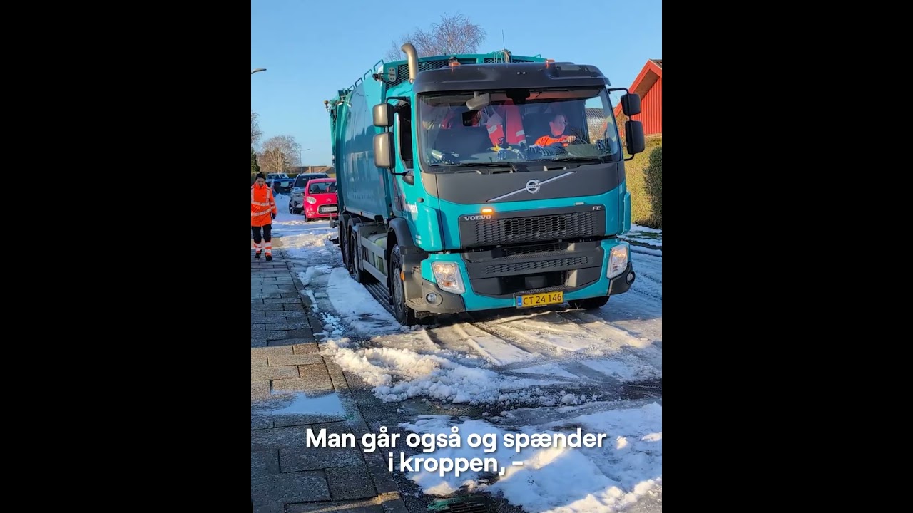 På tur med skraldemænd i sneen