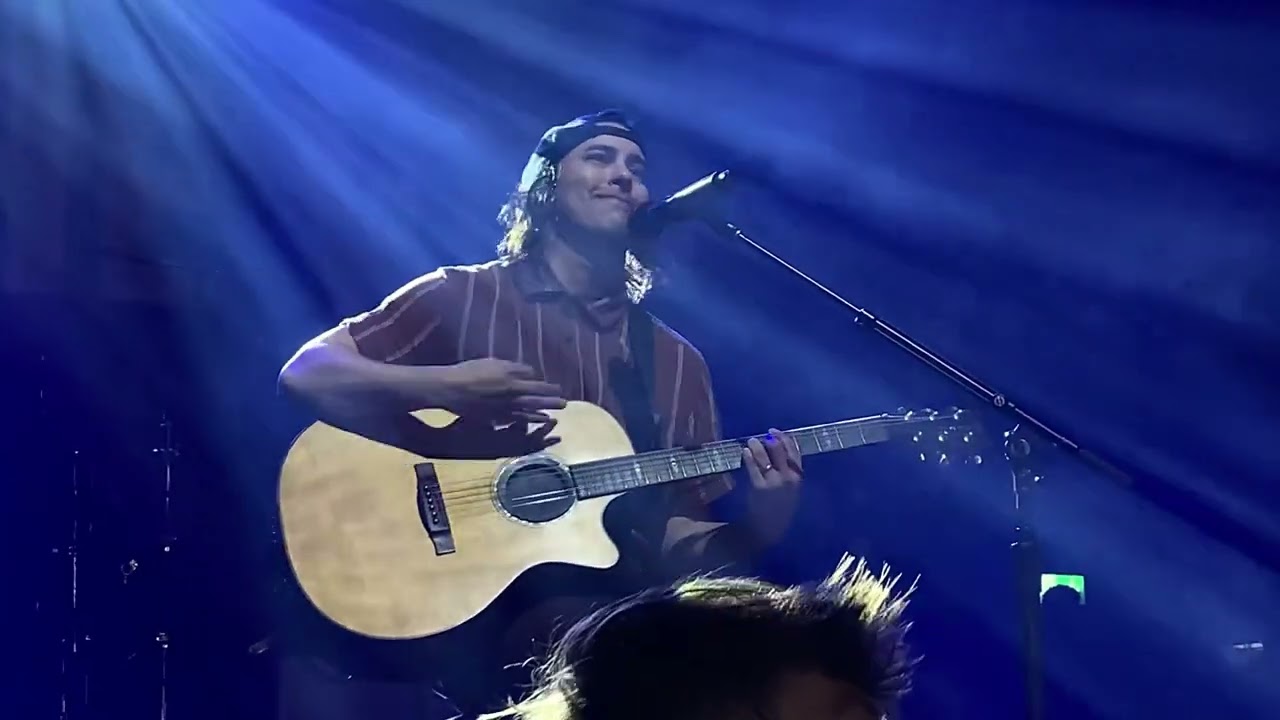 stained glass eyes and colorful tears - pierce the veil [03/12/2022]
