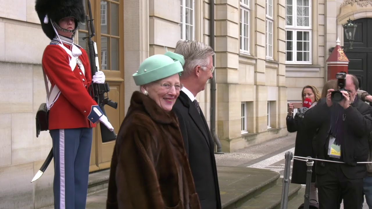 Kronprins Frederik på karettur med Mathilde og Mary