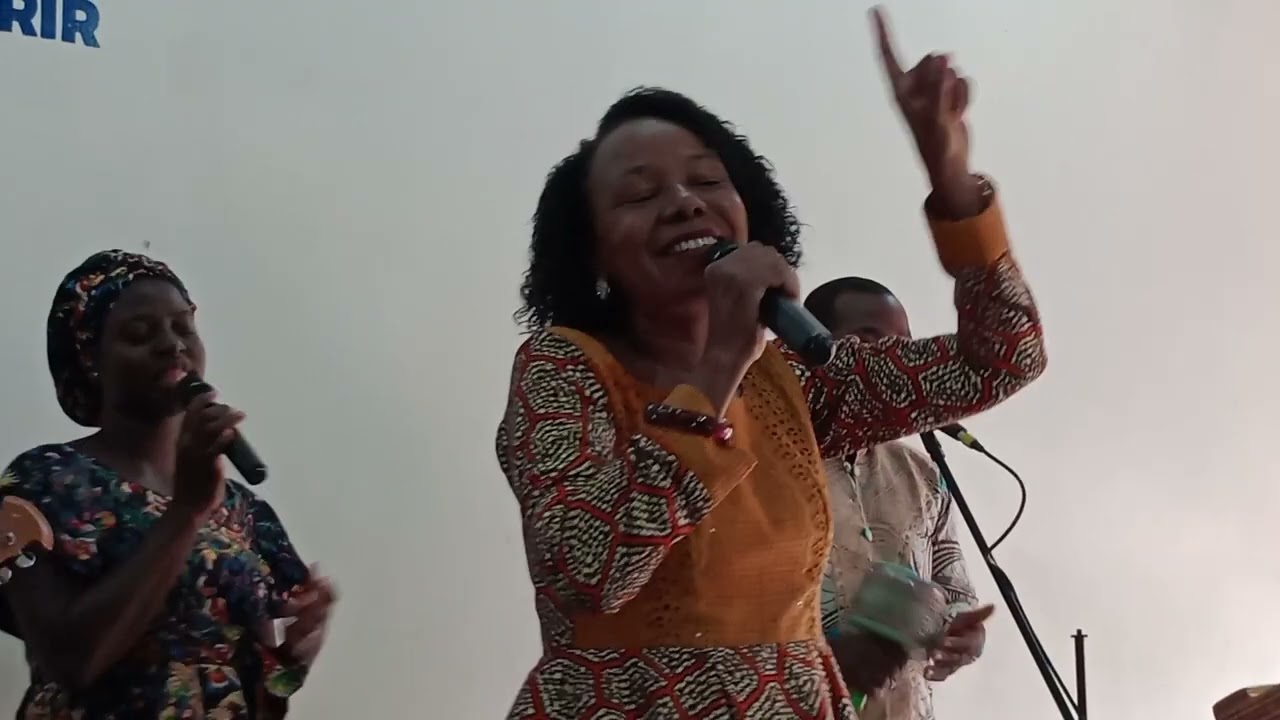Venez voir comme Jésus Christ est bon Famille Vivante