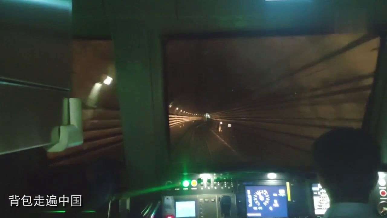 地铁驾驶员怎样开地铁？实拍北京地铁5号线，眼前如同时空隧道