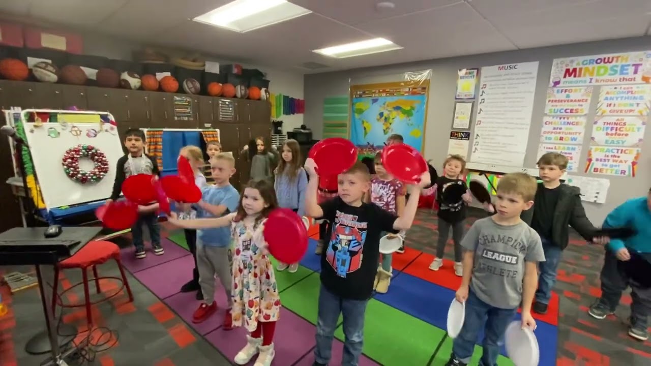 Chinese dance paper plate routine
