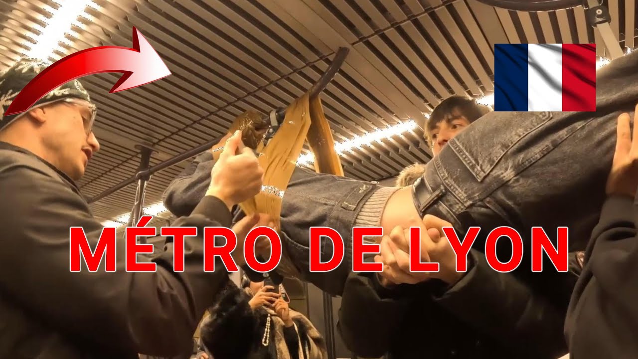 DANS LE METRO DE LYON TOUT EST POSSIBLE #france 