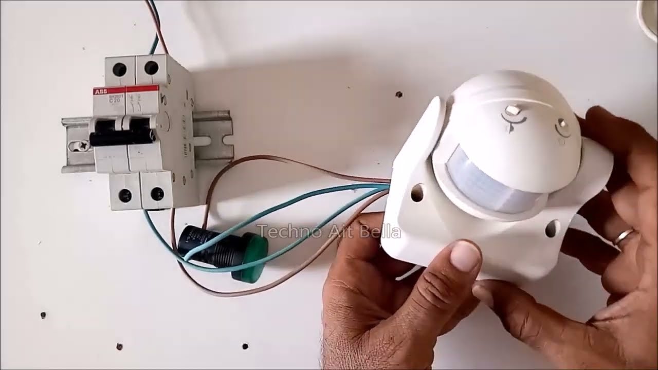 brancher détecteur de mouvement توصيل حساس الحركة  motion sensor wiring