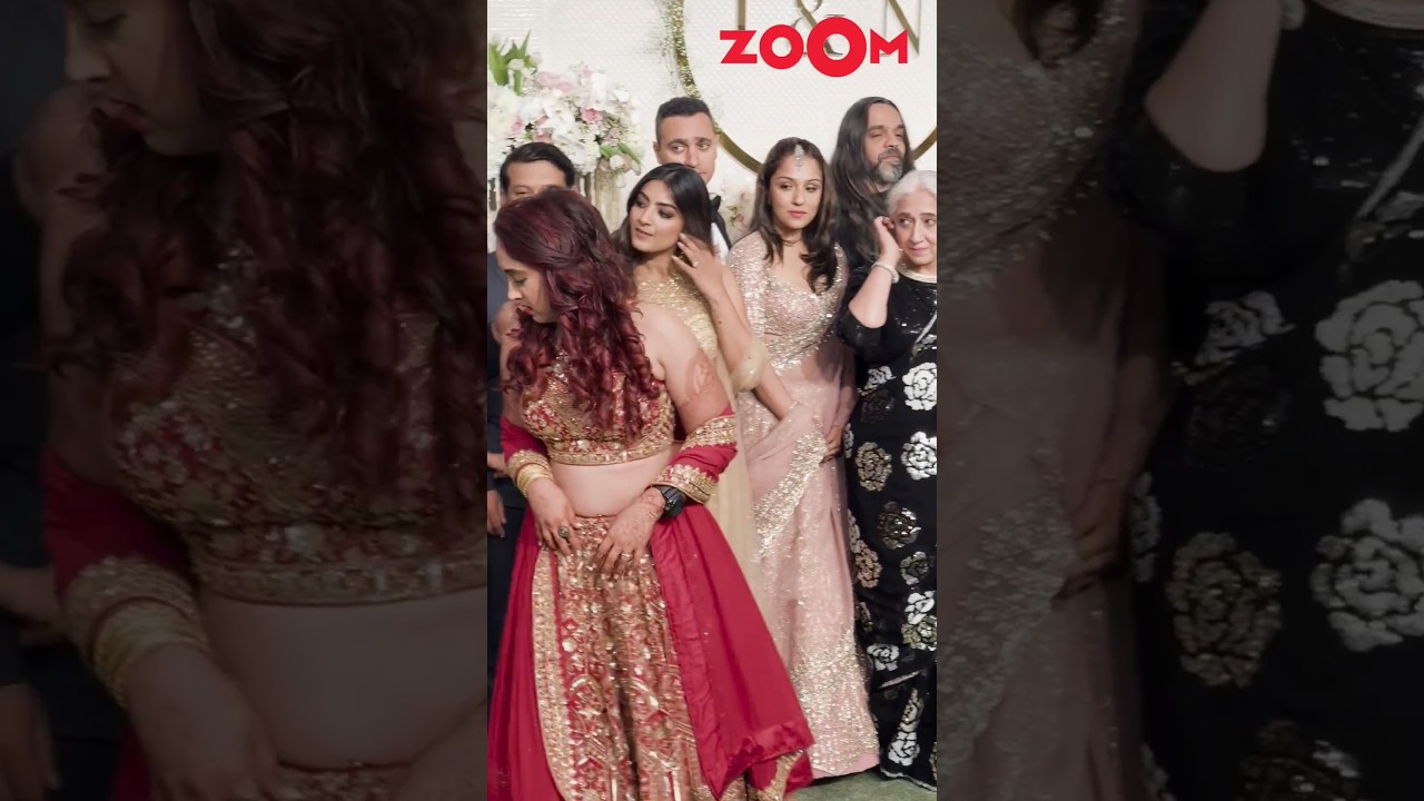 Imran Khan & GF Lekha Washington POSE with the entire family at Ira Khan's reception 😍 #shorts