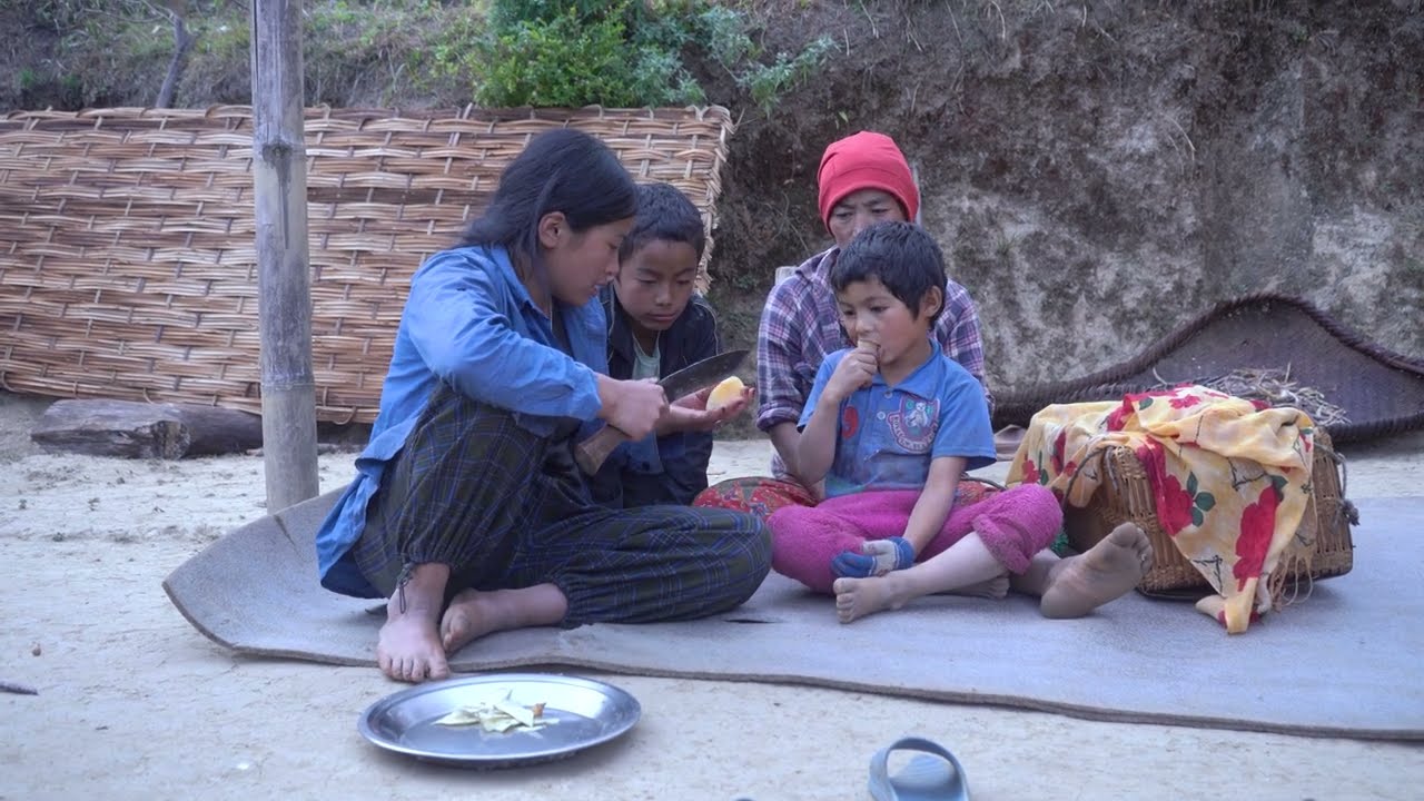 manjita with her mother & brother in her maternal house @manjitacooking