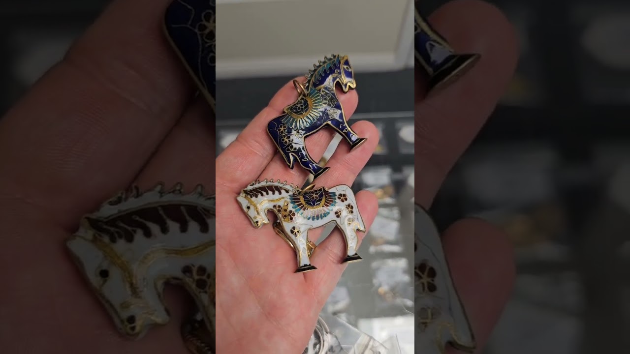 A little therapy for Blue Monday - preview at the auction house☺️ - lots of beautiful things💎👑💎