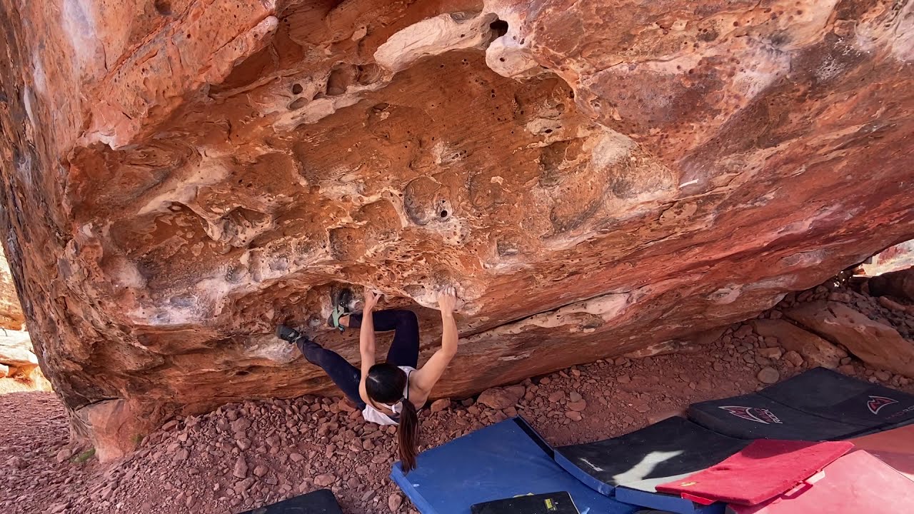 Monkey Bar Traverse, V6. Red Rocks