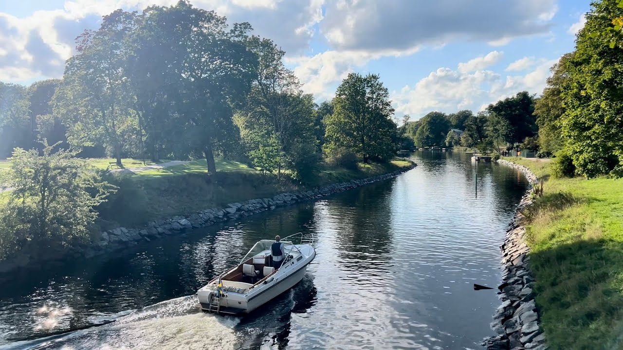Stockholm Walks: Djurgårdsbrunnskanalen. Beautiful September evening, the city’s most classic walk. 