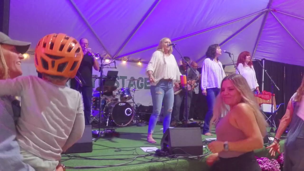 Valerie (Cover) - The Vonettes @ California Avocado Festival (2024)
