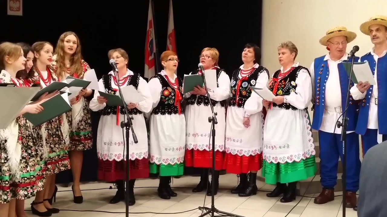 Anioł Pański otoczony - zespół śpiewaczy „Nadzieja” ze Strażowa