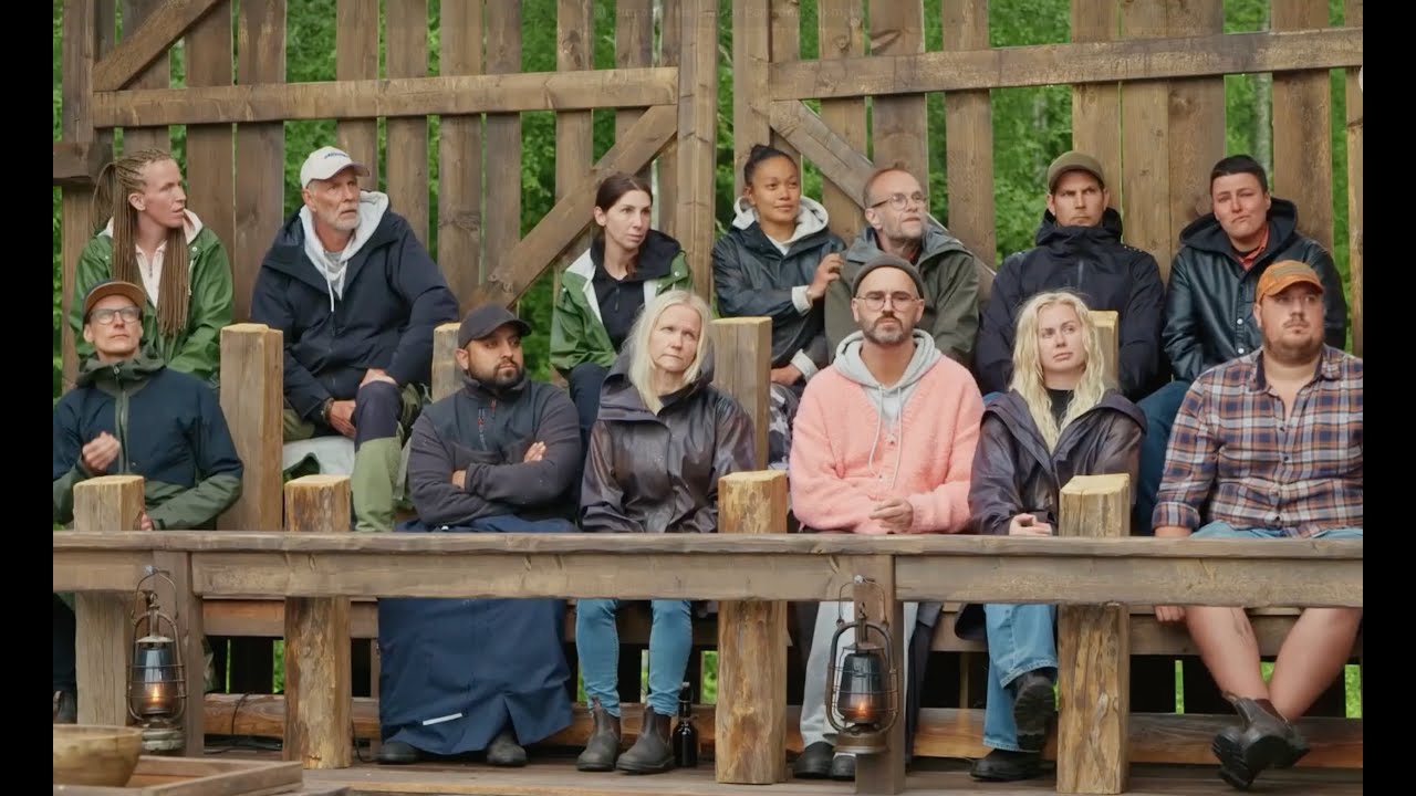 Här lämnar två deltagare samtidigt under Tinget i Farmen  | TV4 & TV4 Play
