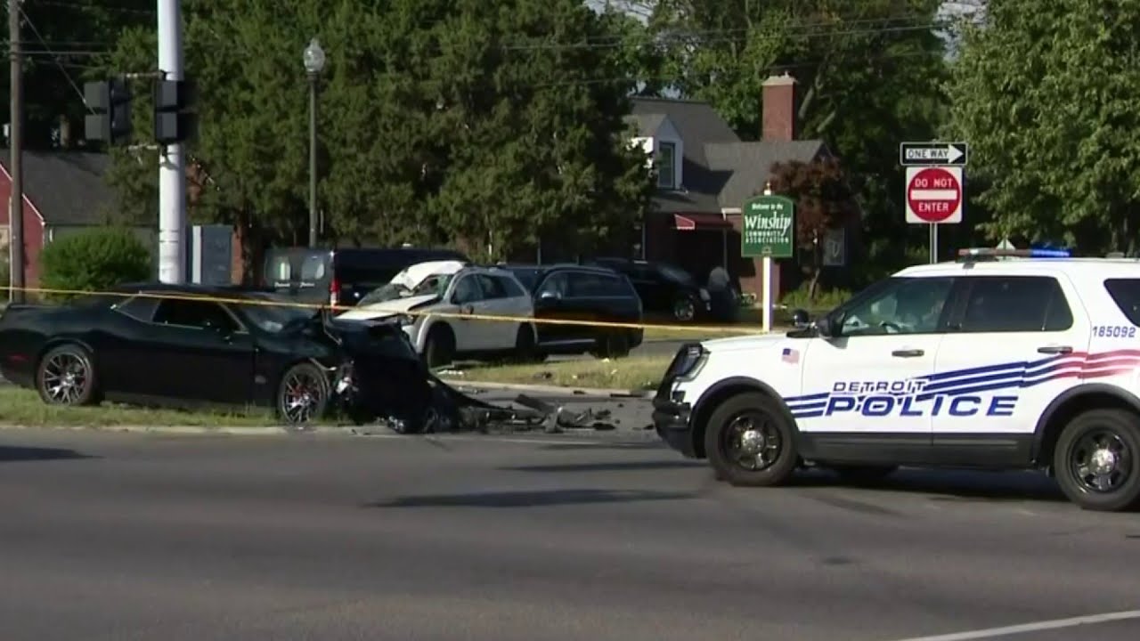 Crash leads to 2 shot, 1 killed in Detroit