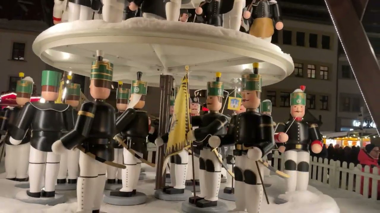 Freiberger Christmarkt, Schloß Freudenstein, Eislaufen im Schloßhof; Einen schönen 1. Advent