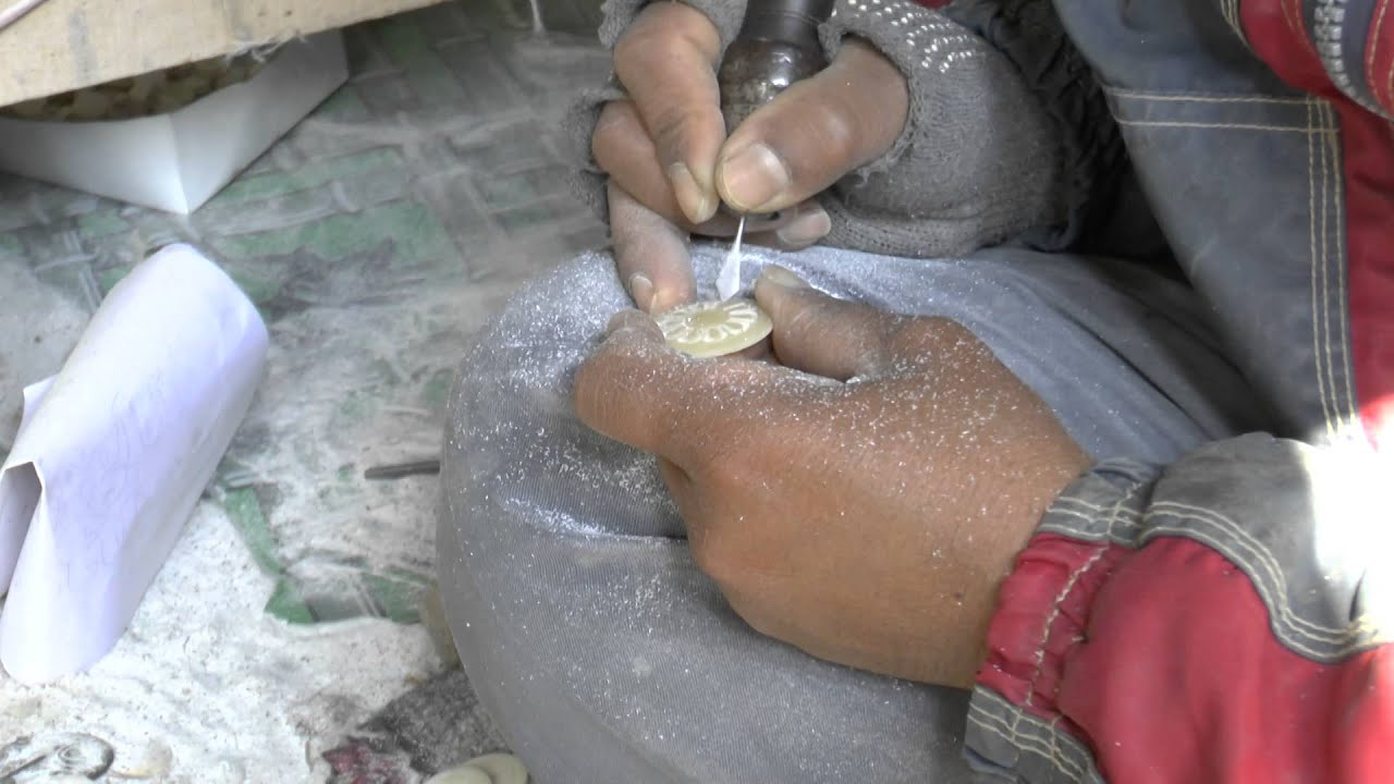 Bone accessories from Nepal: handmade, recycled, fair and natural