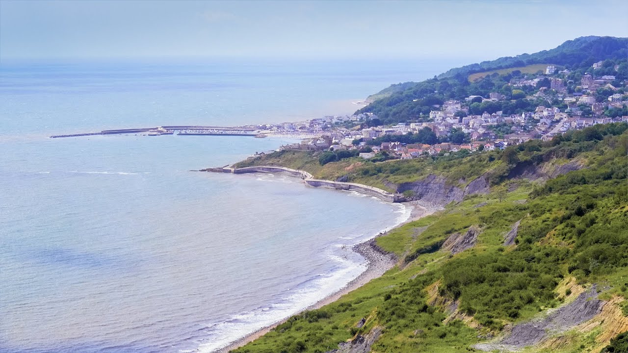 LYME REGIS a changing sea front